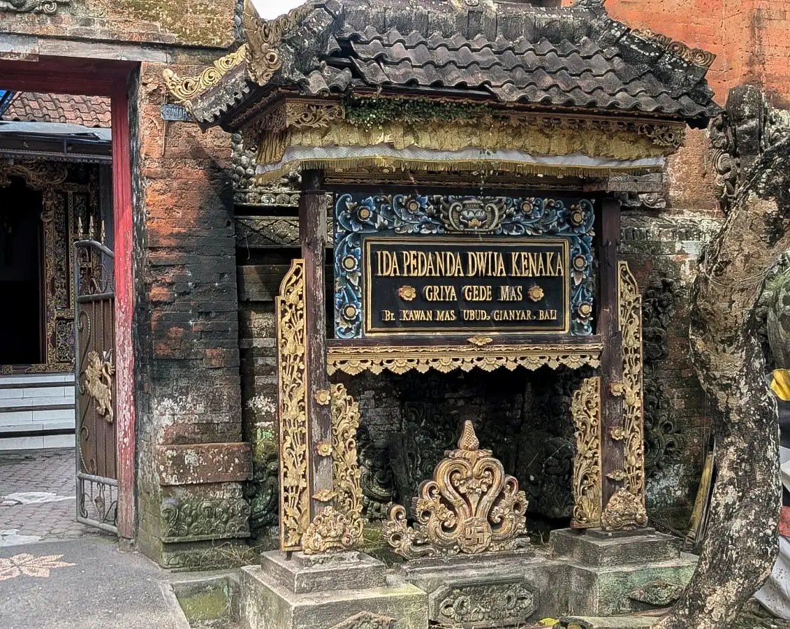 The carved entrance shrine of Griya Gede Mas